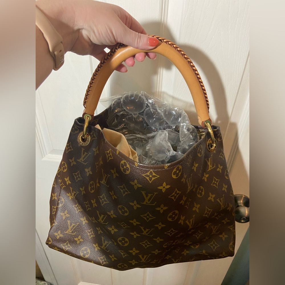 Louis Vuitton Monogram Artsy MM